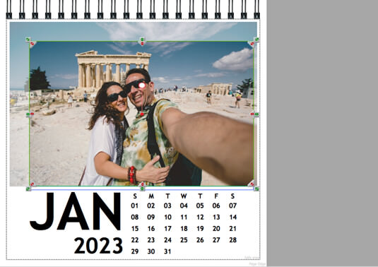 Position photos in a Desk Calendar in Momento software